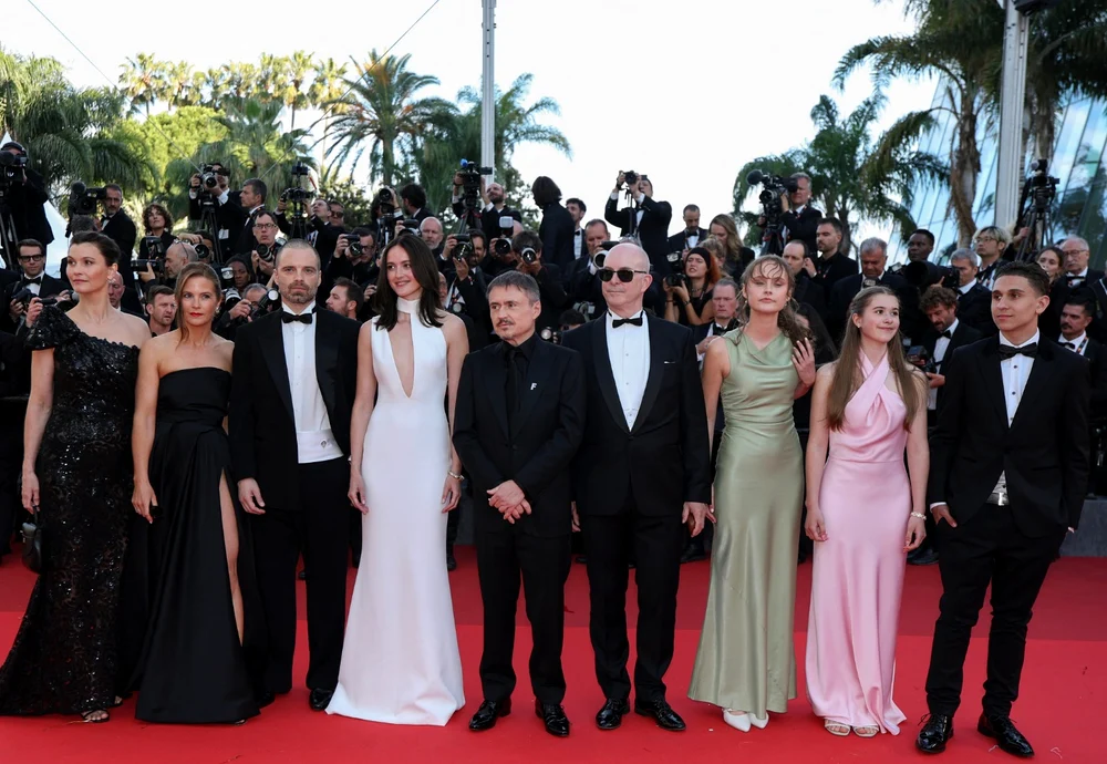 Regizorul Cristian Mungiu si Sebastian Sta, pe covorul roșu la Cannes