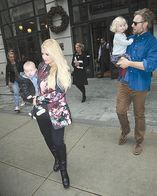 Mai. Diva, împreună cu soţul, Eric, şi cei doi copii, Maxwell şi Ace