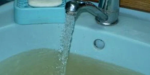 Buzău: Soluţie nemţească la apa murdară de la robinet, abordare tipic românească