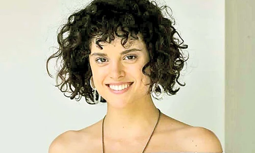 În „Vlad”, Diana Sar  o interpretează pe  Roxana, o femeie  puternică și pozitivă jpeg