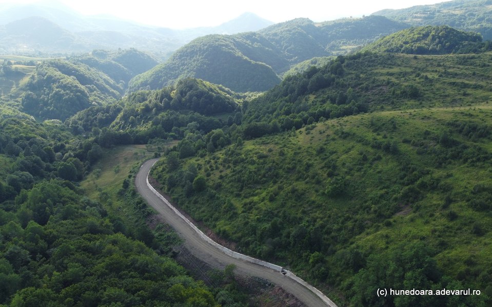 Transalpina Metaliferilor, noua șosea din munți care leagă două regiuni spectaculoase ale României VIDEO