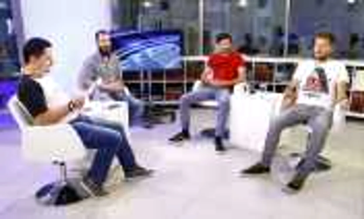 O parte din trupa Les Elephants Bizzare alături de Florin Ghioca, în studioul Adevărul Live FOTO David Munteanu