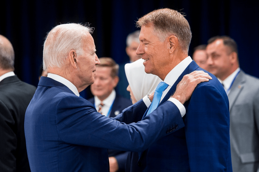 Iohannis a ajuns la întâlnirea cu Biden și liderii București 9. Maia Sandu, prezentă la discuții