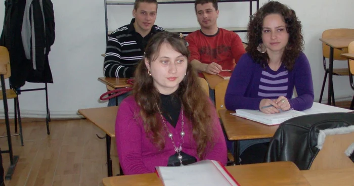 Elena Fărcăşanu speră, ca după absolvirea celei de-a doua facultăţi, să-şi găsească un job de translator