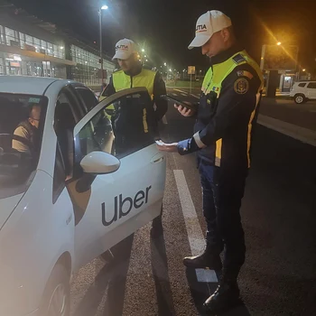 Controale în trafic la Sibiu cu aplicația eDAC pentru verificarea identității Sursă IPJ Sibiu
