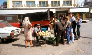 Piata in 1989  Foto Azopan hu jpg