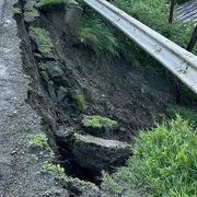 Șosea surpată în județul Galați FOTO: Direcția Drumuri și Poduri Buzău