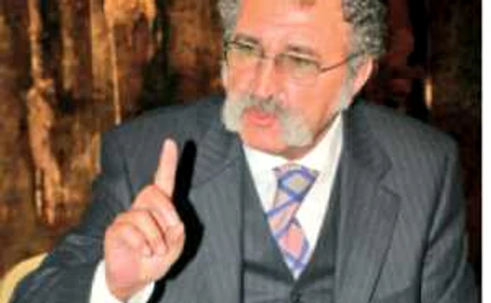 Ţiriac vede euro la 4,5 lei în 2010-Ştiri pe scurt