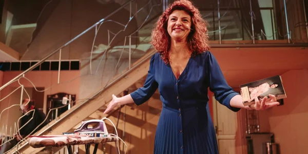 Ada Navrot in Stela de Simona Gosu regia Gianina Carbunariu foto Sabina Costinel 1130x650 jpg