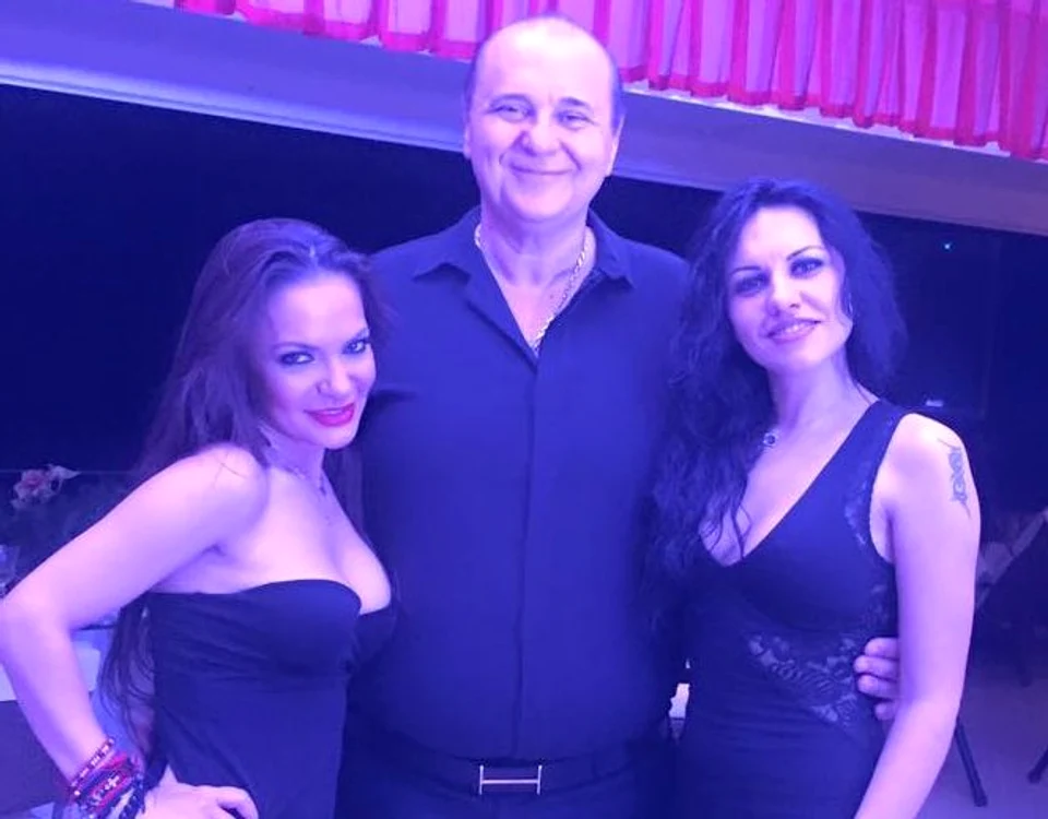 Nick Rădoi, alături de buna lui prietenă Andreea Antonescu şi de Diana Burcă 