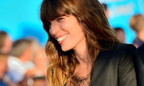 Lou Doillon a expus splendoare de sâni la Deauville, în Franţa (Foto: Hepta) jpeg