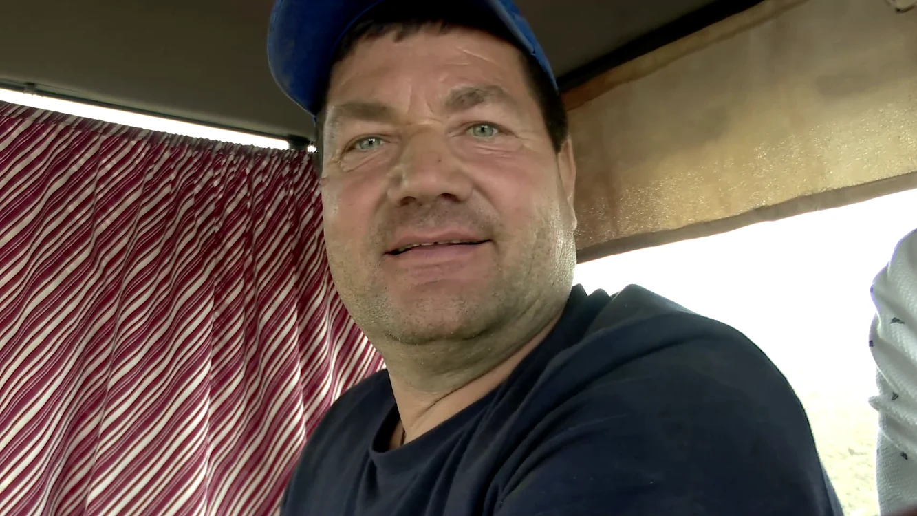 Viorel Ghiță spune că nu a mai arat cu porumbul pe teren. FOTO Iulian Bunilă