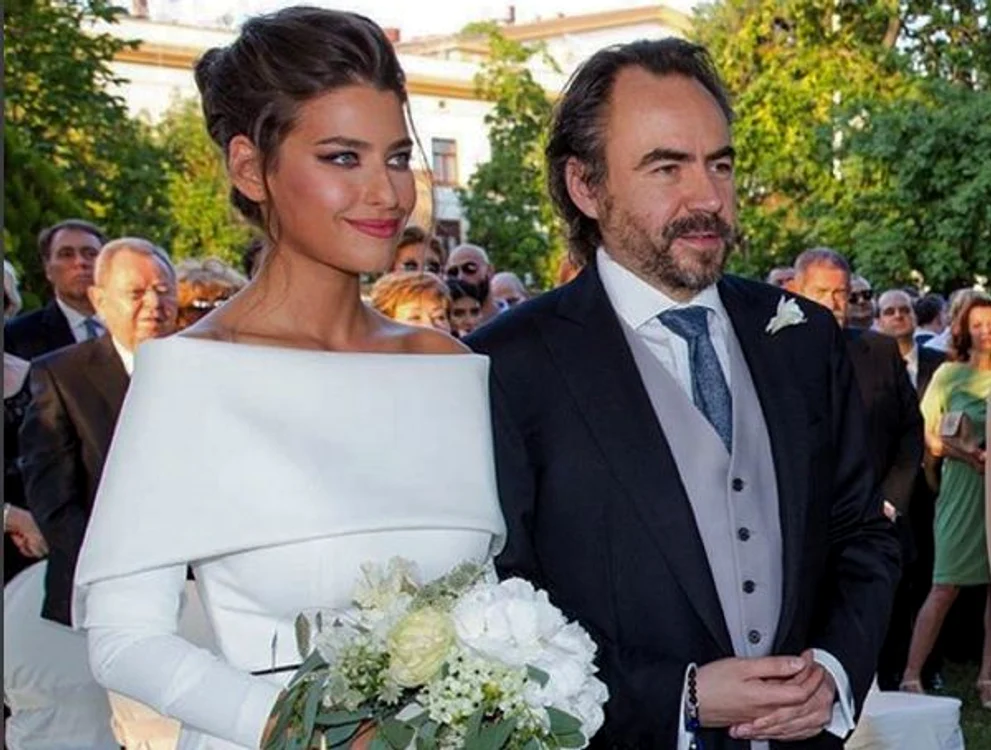 
    Alice şi Bobby Păunescu s-au cununat vara trecută la Buftea  foto: arhiva personală  