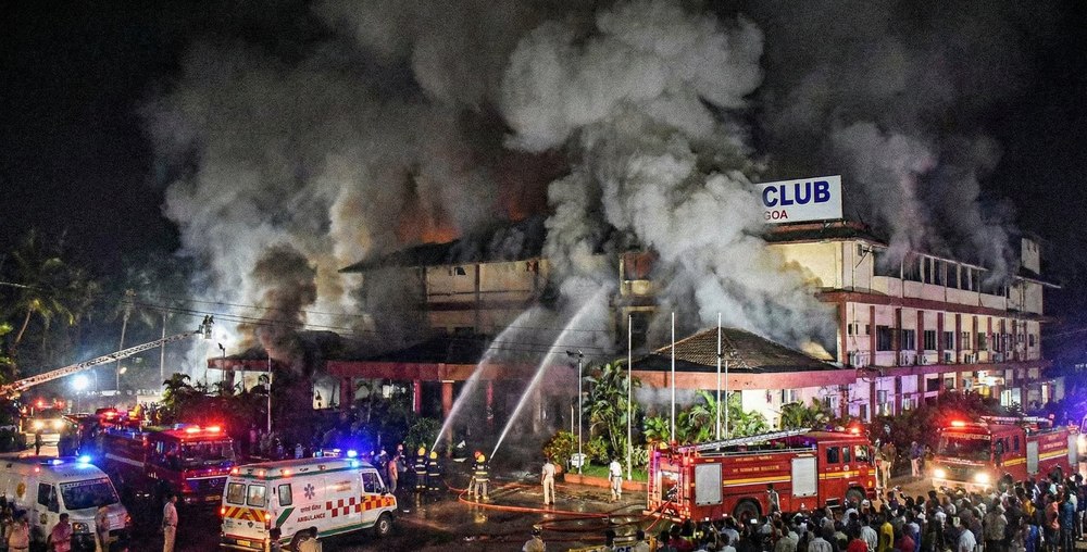 Cel puțin 25 de persoane au murit într-un incendiu izbucnit la un club de noapte din India. Printre victime sunt și turiști