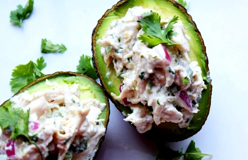 salata de avocado cu piept de pui jpeg