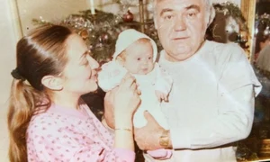 Poză superbă din albumul de familie: cu soţia Adriana Şchiopu şi fiica Irina jpeg