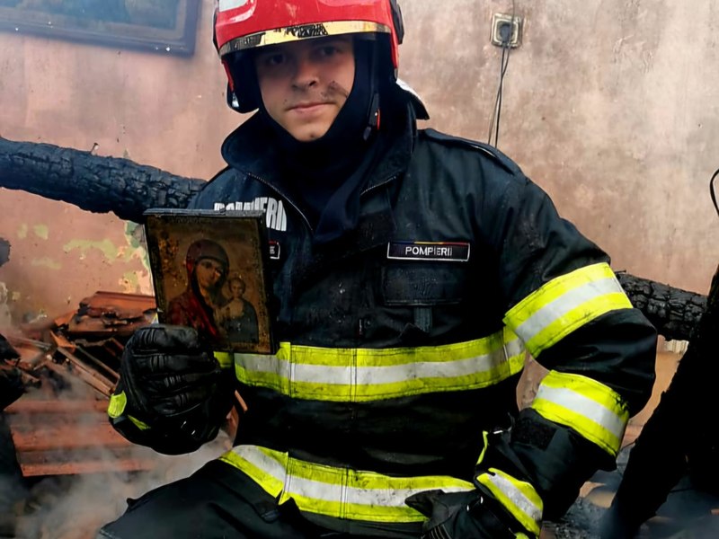 O icoană cu Maica Domnului și Pruncul Sfânt, singura supraviețuitoare în urma unui incendiu devastator ce a cuprins trei case
