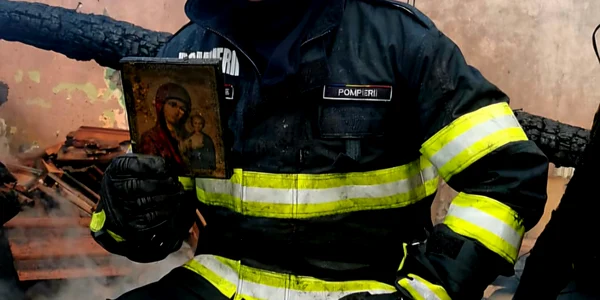 icoana maica domnului incendiu brasov foto isu png