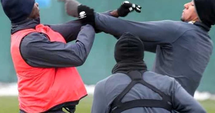 Bătaie între Balotelli și Boateng (foto: Manchester Evening News)