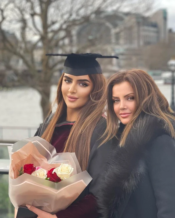 Prințesa din Dubai alături de mama ei/foto Instagram