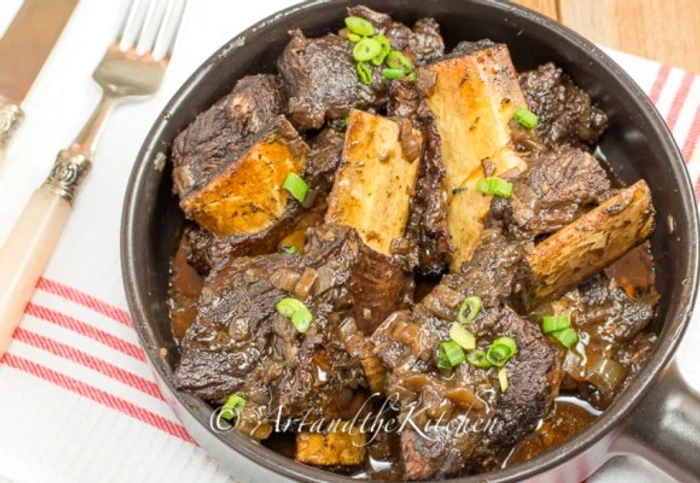 Carnea de vita va fi mult mai frageda de la acest sos de vin și bere.clickpoftabuna.ro