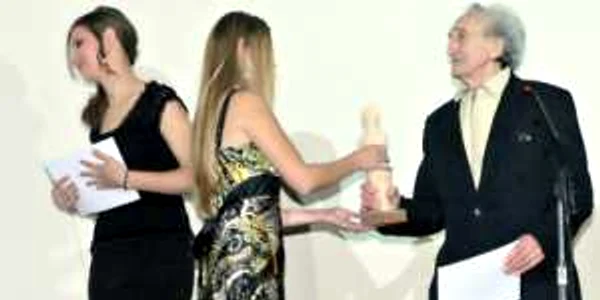 Regizorul Dinu Cocea a primit premiul de excelenţă