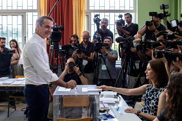  Kyriakos Mitsotakis votând la alegerile de duminică Foto AFP