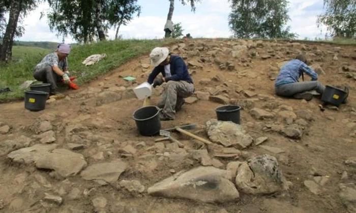 Cimitir vechi de 5 000 de ani, descoperit în Apuseni jpeg