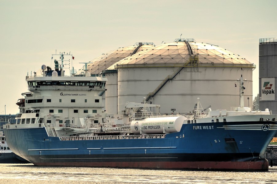 Cum s-a produs criza petrolului din anii ’70 și cum a fost rezolvată. Comparația cu blocajele din Strâmtoarea Hormuz