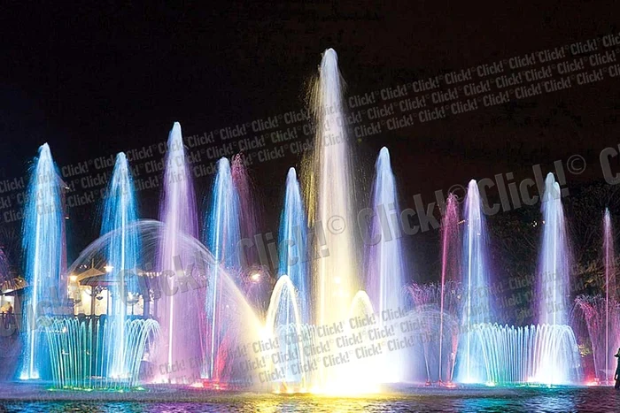 Una dintre atracţiile festivalului vor fi artiştii francezi de la trupa Kalice Productions care joacă costumaţi în gigantice flori multicolore