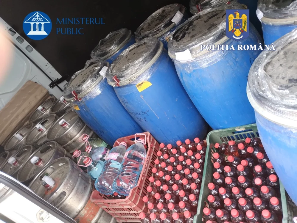 Zeci de butoaie cu alcool de contrabandă găsite în beciul unui afacerist din Sibiu Foto IPJ Sibiu