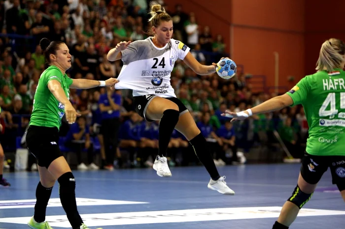 
    Majda Mehmedovic a marcat 5 goluri în meciul pe care CSMB l-a câștigat la BudapestaFoto: Sport Pictures  