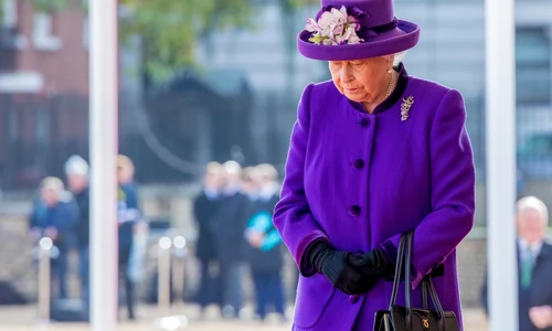 Regina Elisabeta a II a (8) jpg