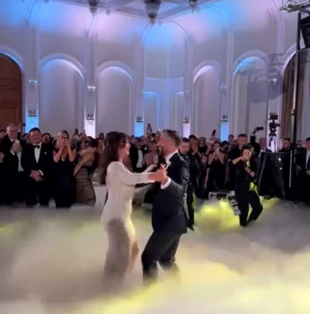 Monica Bîrlădeanu și Valeriu Gheorghiță dansează valsul mirilor foto: Instagram 
