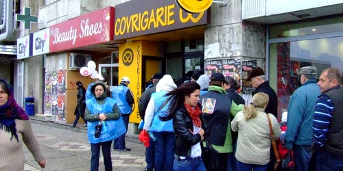 Protestatarii au stat la coadă la covrigi