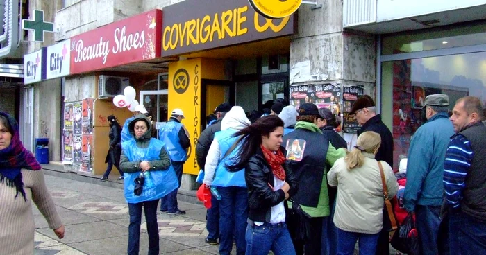 Protestatarii au stat la coadă la covrigi