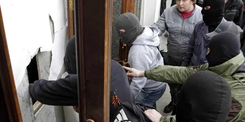 separatistii ocupa sediul administratiei din Lugansk