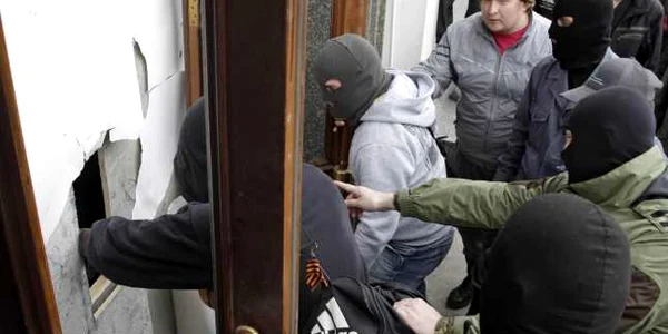 separatistii ocupa sediul administratiei din Lugansk