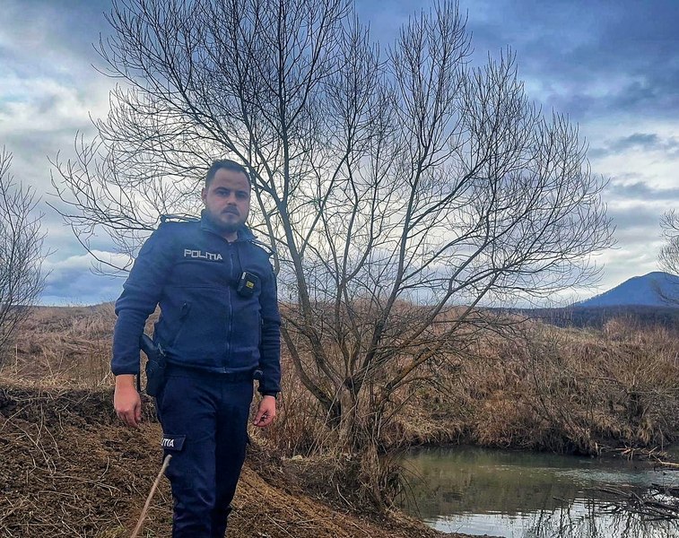 Viața unui bărbat care se pregătea să se sinucidă, salvată de un polițist cu prezență de spirit și curaj