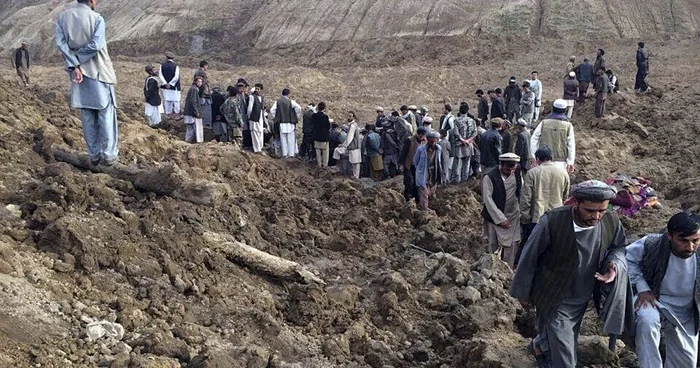 Cel puţin 350 de oameni au murit în alunecările de teren din Afganistan  FOTO Reuters