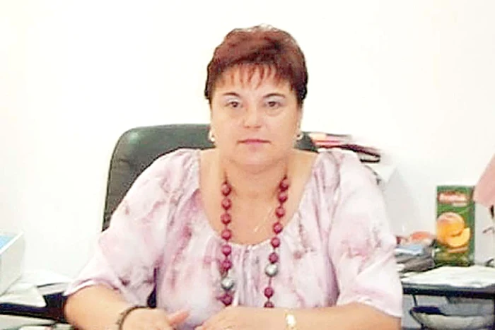 Toţi elevii au trecut pe lângă mașinile Poliţiei (FOTOGRAFII: Sever Gheorghe)