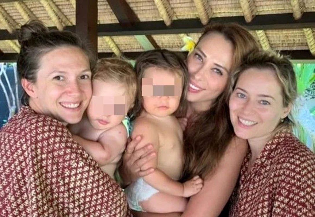 
    Iulia Vântur a fost răsfățată cu mesaje, flori și cadourifoto: arhiva personala  