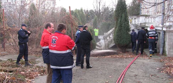 Botoşani: Poliţiştii cred că focul a fost pus de oamenii străzii