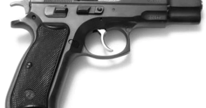 Braşov: L-a împuşcat cu pistolul unui vânător