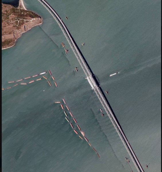 Locuitorii din Crimeea se tem de un atac ucrainean iminent asupra Podului Kerci și părăsesc în masă peninsula, susține un oficial ucrainean 