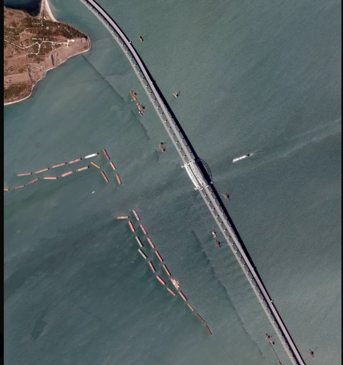 Rușii încearcă să protejeze Podul Crimeei atât maritim, cât prin apărare aeriană FOTO Planet Labs