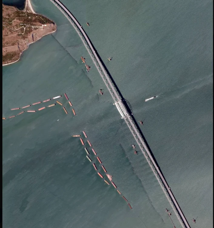 Rușii încearcă să protejeze Podul Crimeei atât maritim, cât prin apărare aeriană FOTO Planet Labs