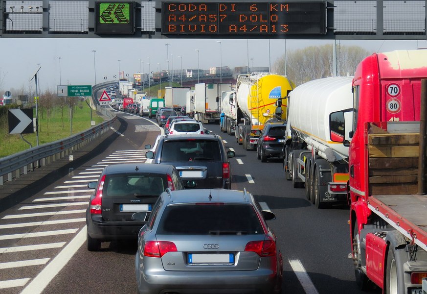 Două măsuri urgente cerute de transportatori Guvernului. „Cu ce vor face șoferii de tir aprovizionarea magazinelor?”