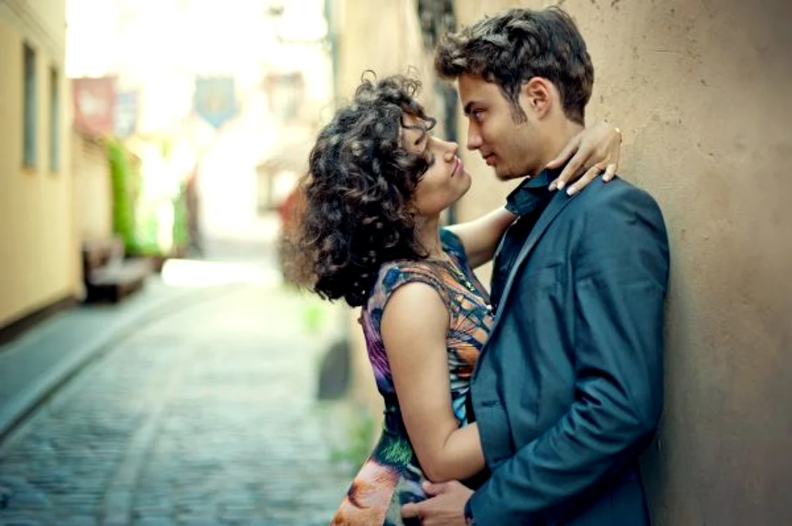 Esența de parfum cu care te „îmbraci“ la întâlnire este o armă de seducție esențială.www.clickpentrufemei.ro