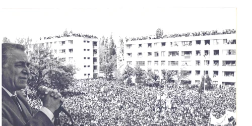 Foto 1  Miting electoral 1990 jpg